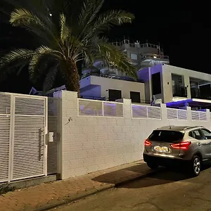 בדוק זמינות