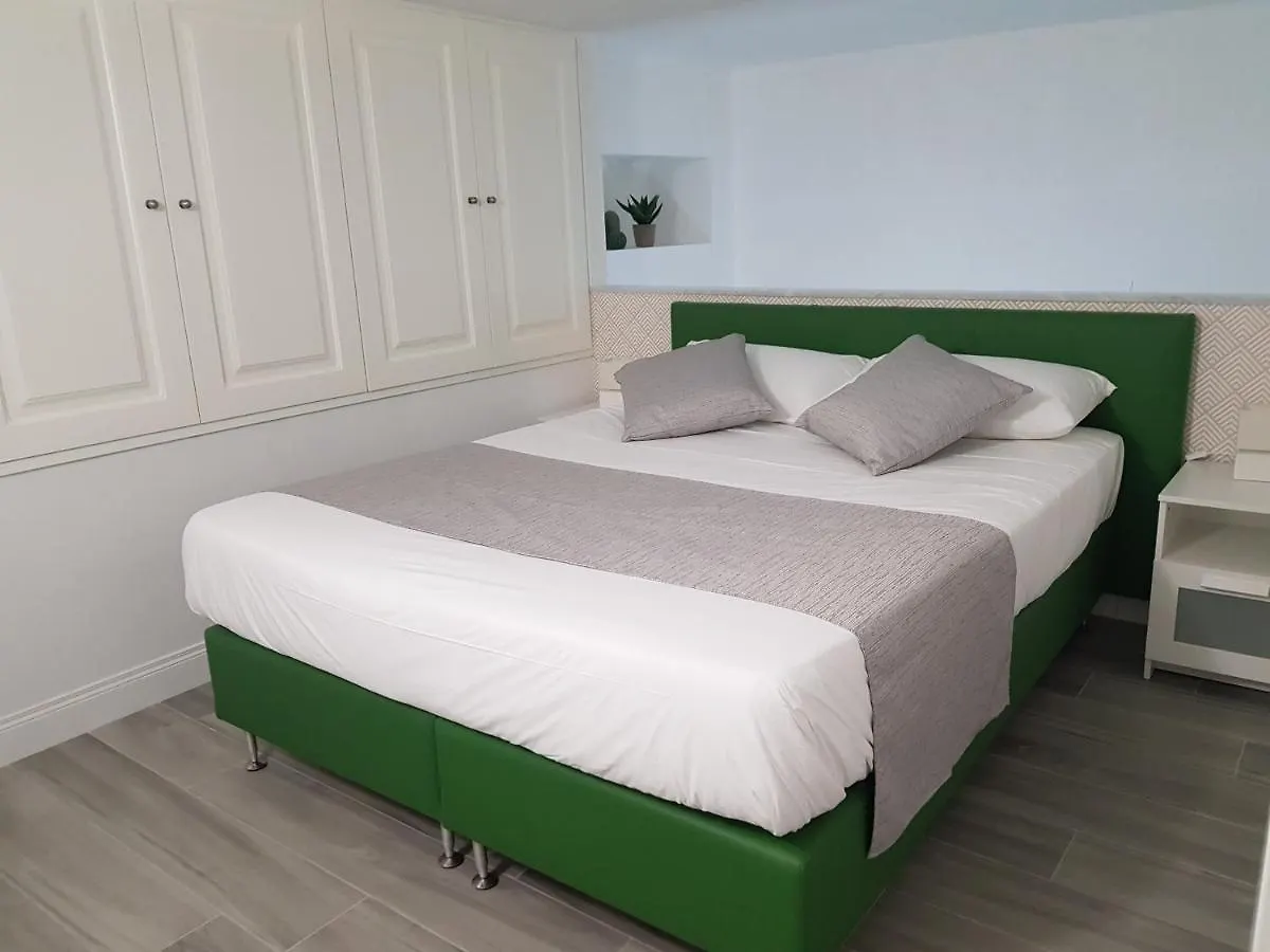 Duomo Platinum Apartments Naples 0*,