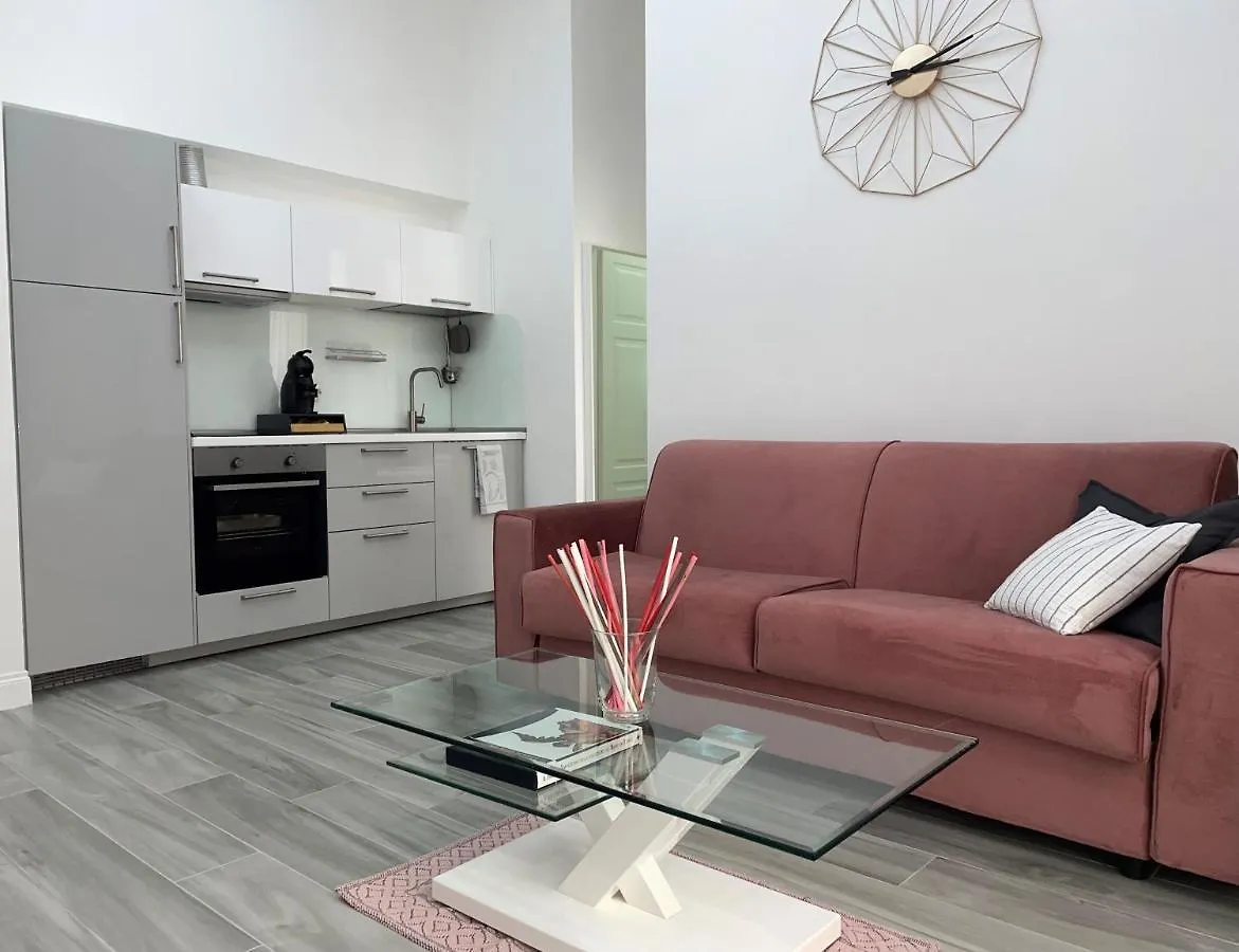 Duomo Platinum Apartments Naples Italy