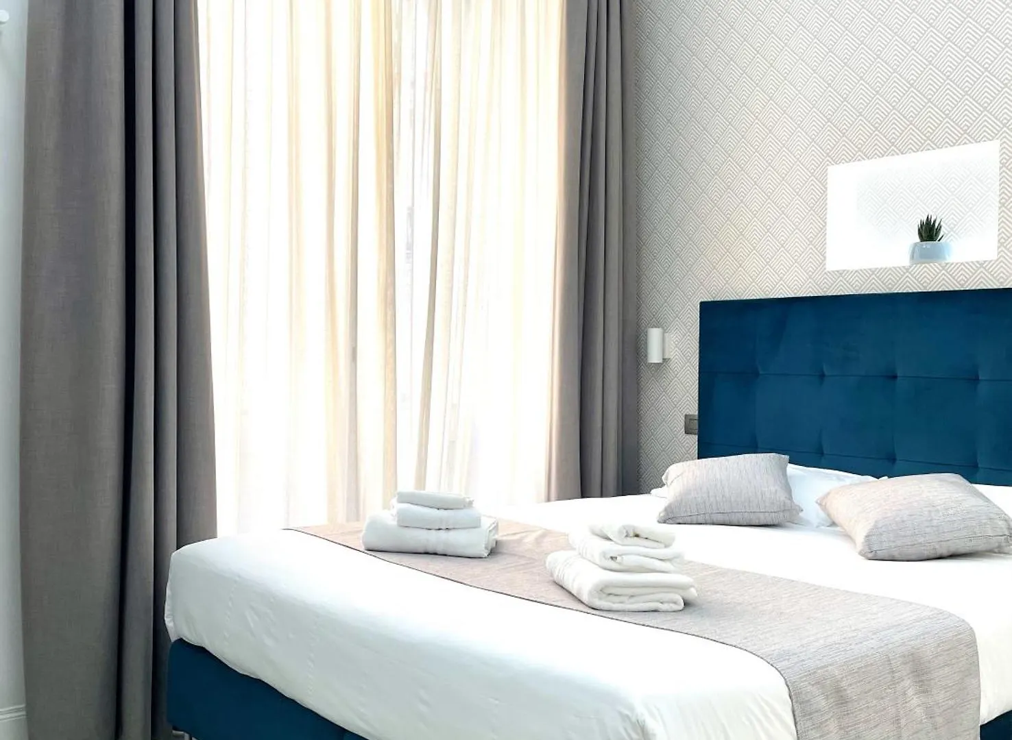 Duomo Platinum Apartments Naples Italy