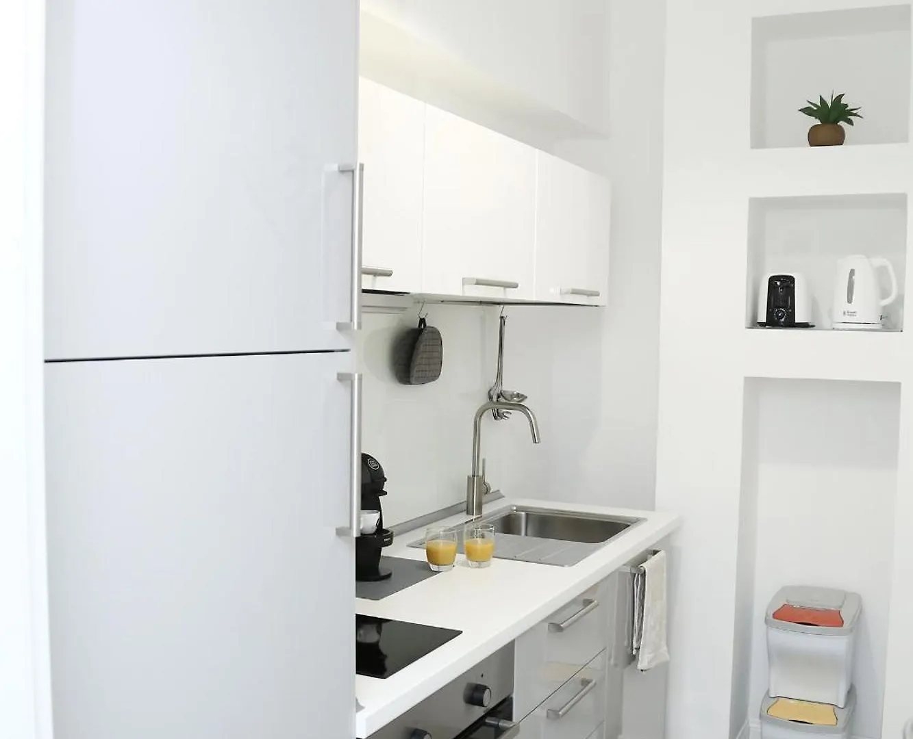 Duomo Platinum Apartments Naples 0*,