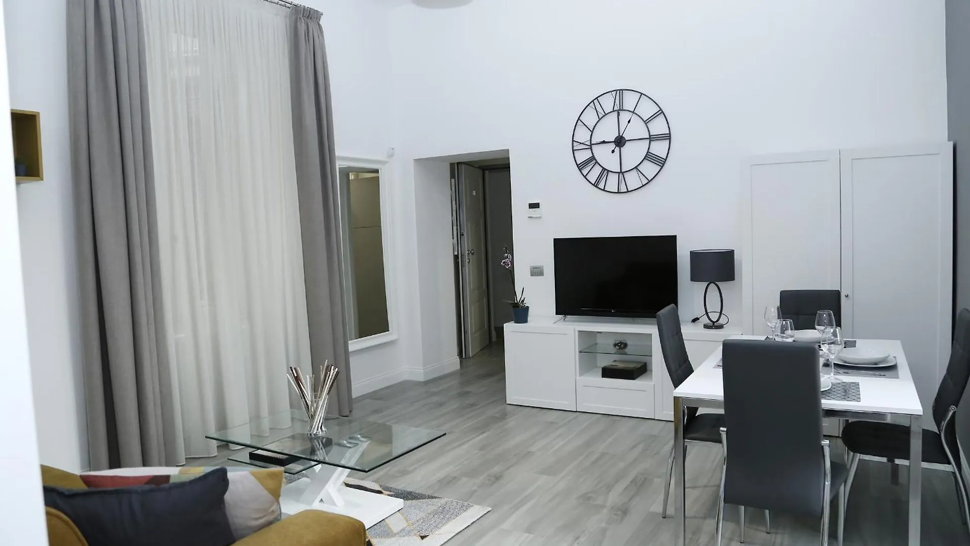Duomo Platinum Apartments Naples Italy