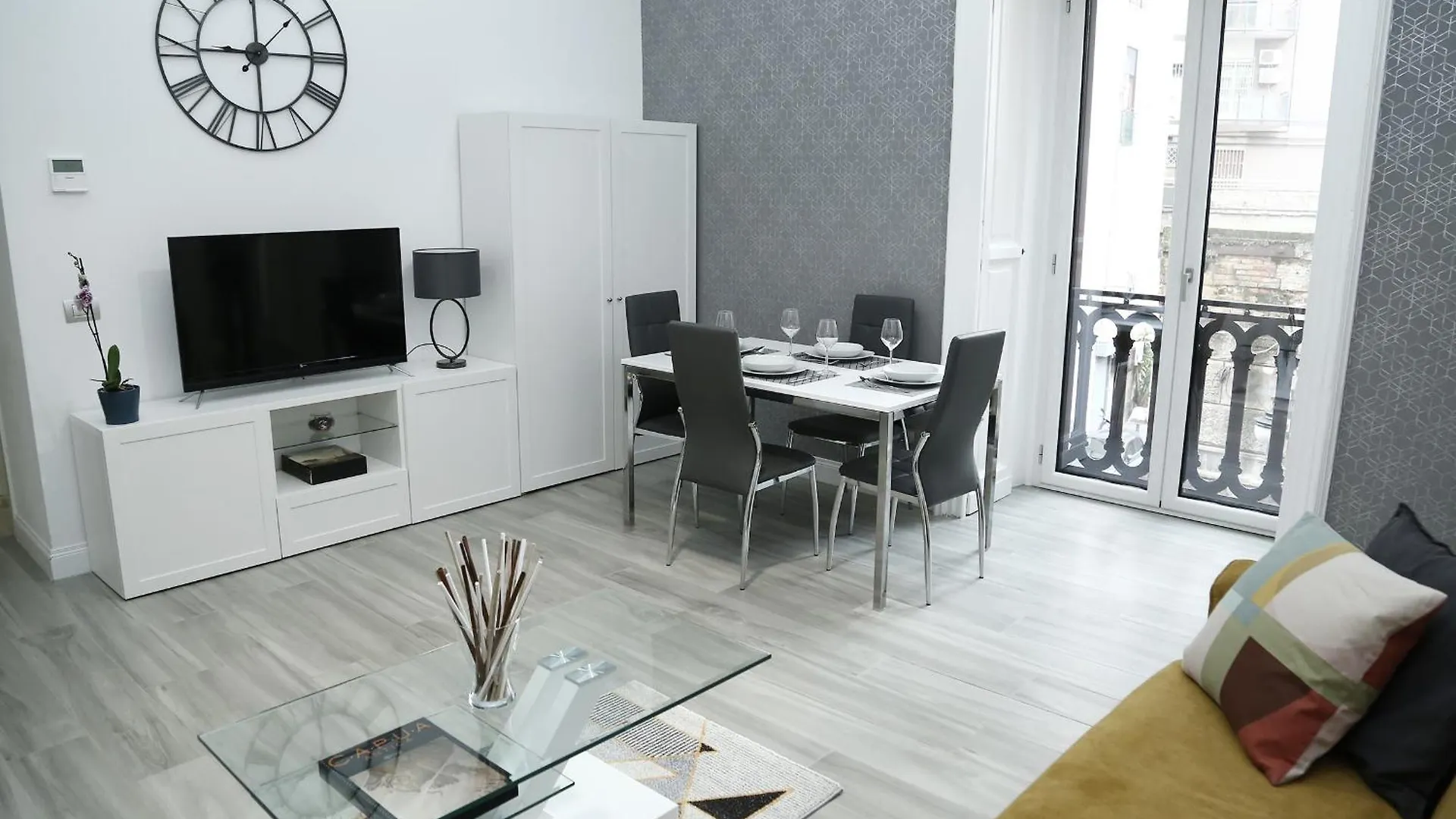 Duomo Platinum Apartments Naples Italy